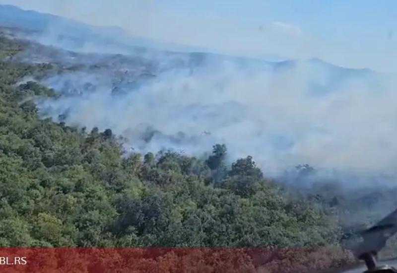 Helikopteri Srpske i Srbije gase požar kod Bileće